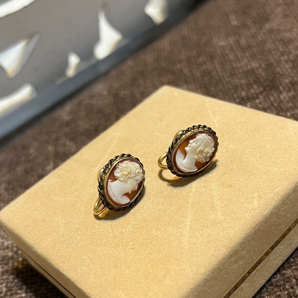 Vintage Elegant Gold-Filled Cameo Clip-On Earrings